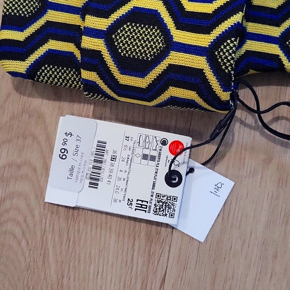 Zara slides  size 7  blue and yellow - Picture 4 of 5